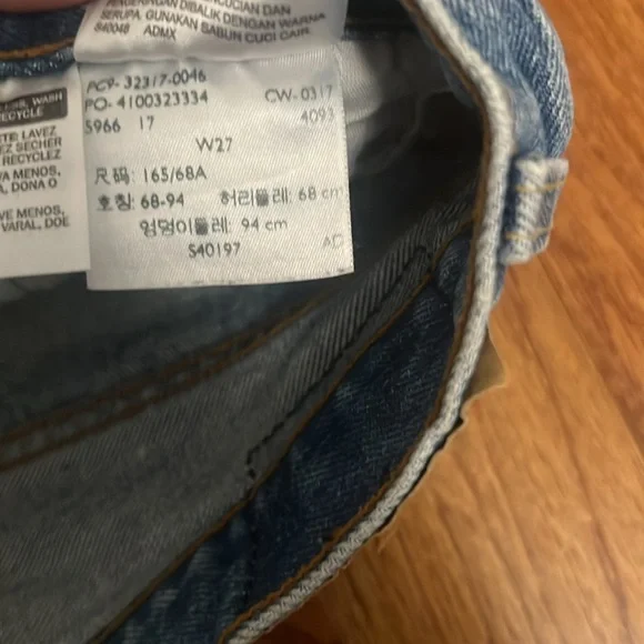 Levi's 501 Shorts - Picture 4 of 7